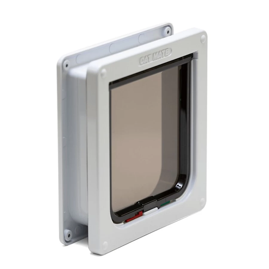 PetSmart 4-Way Locking Cat Flap with Liner – Secure Entry for Indoor/Outdoor Cats